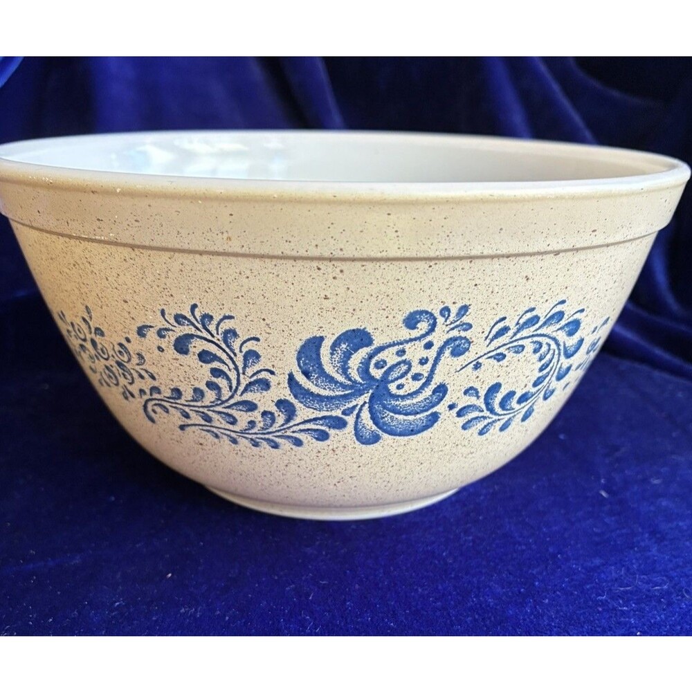 Vtg Pyrex Homestead #402 1.5 Liter Mixing Bowl Beige with Blue Floral Design GUC